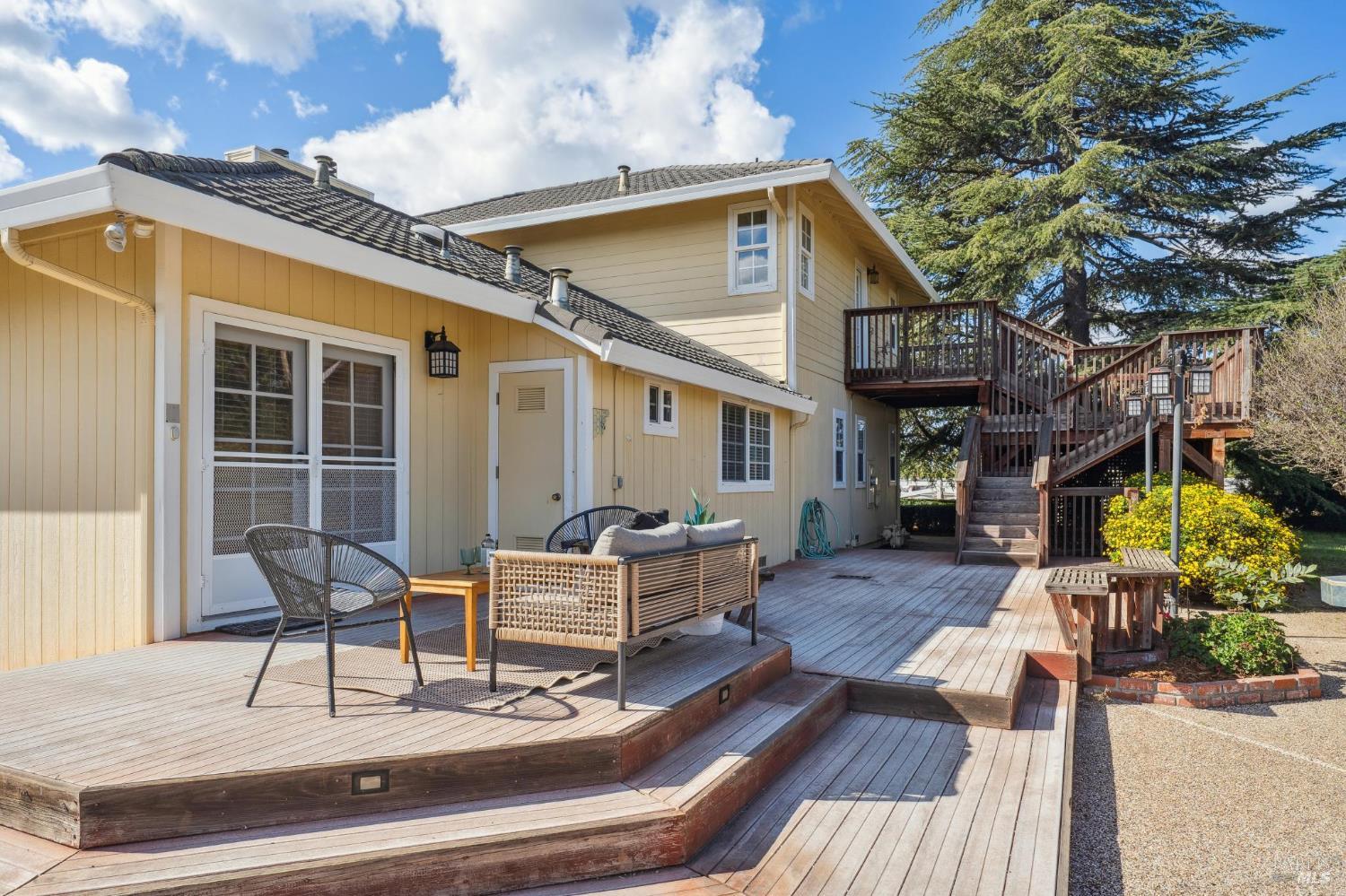 1089 El Centro Ave