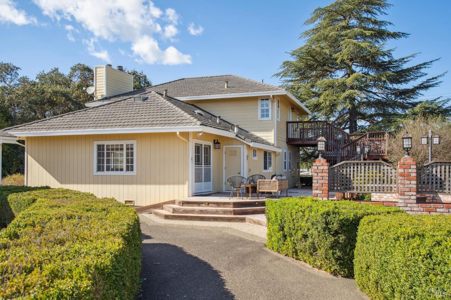 1089 El Centro Ave