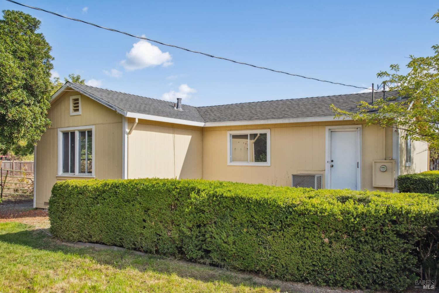 1089 El Centro Ave