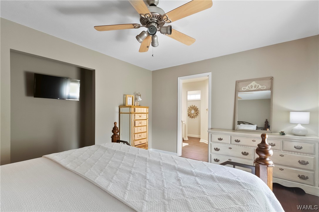 5208 APPLEWOOD Drive