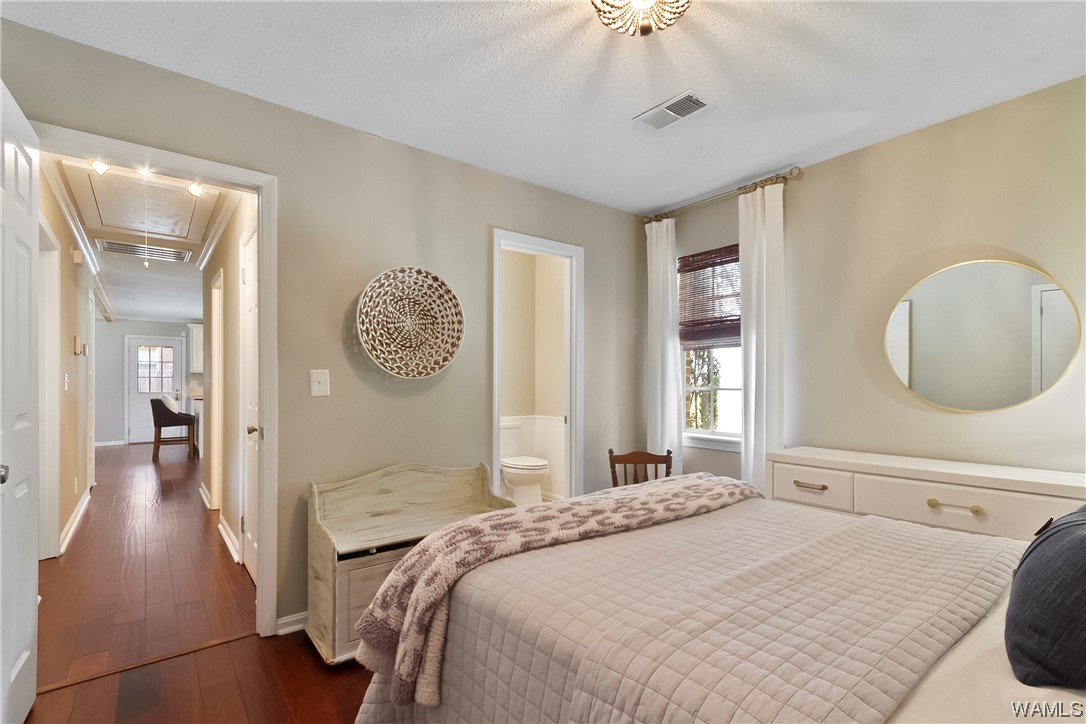5208 APPLEWOOD Drive