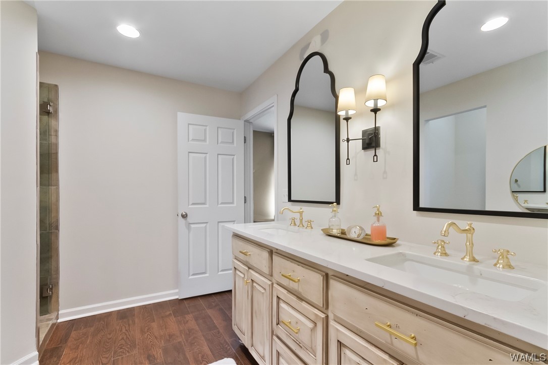 5208 APPLEWOOD Drive