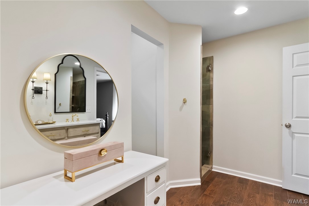 5208 APPLEWOOD Drive
