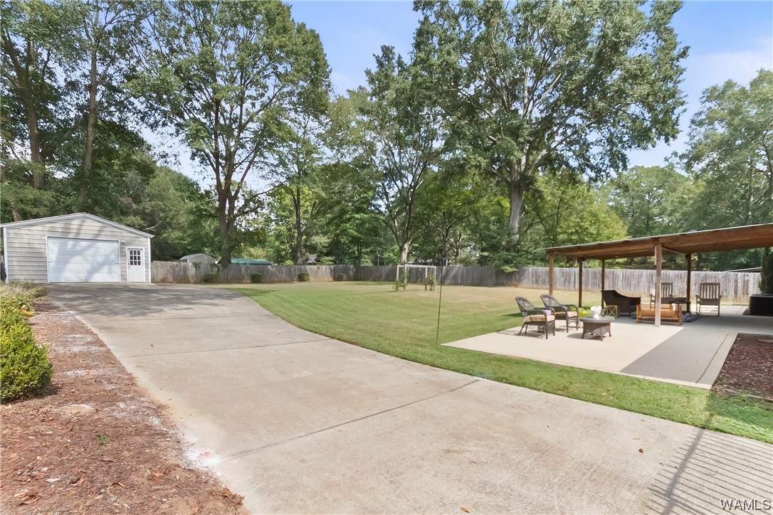 5208 APPLEWOOD Drive