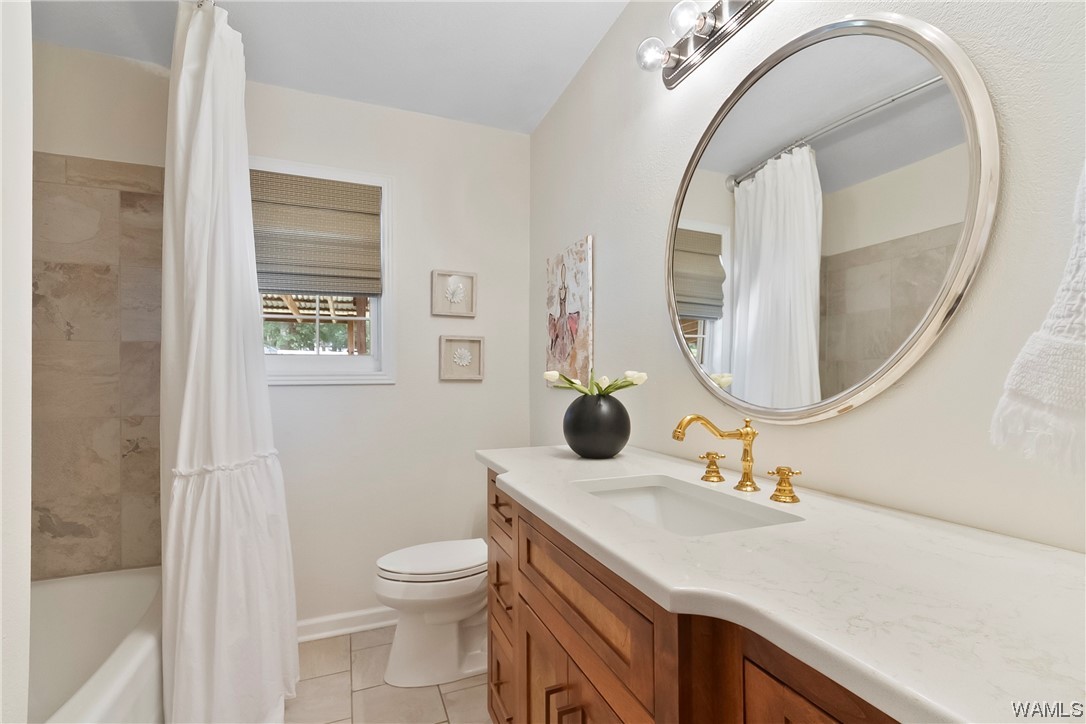 5208 APPLEWOOD Drive