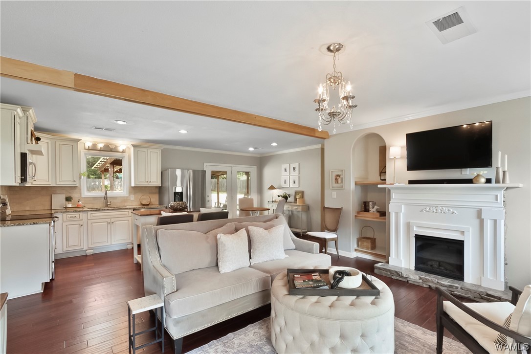 5208 APPLEWOOD Drive