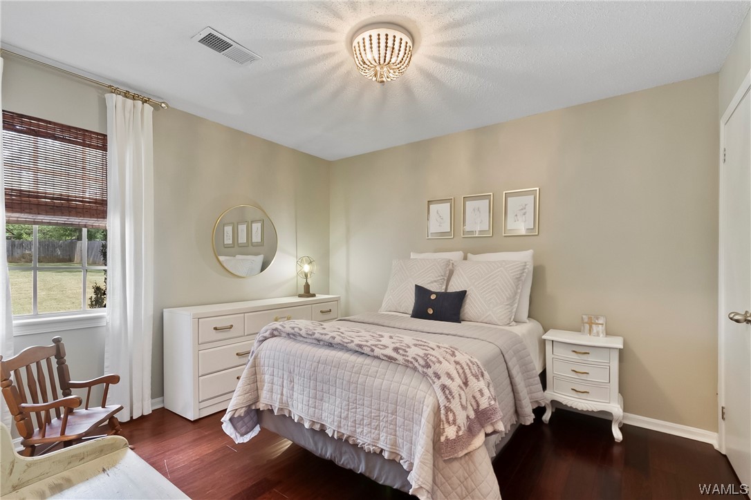 5208 APPLEWOOD Drive