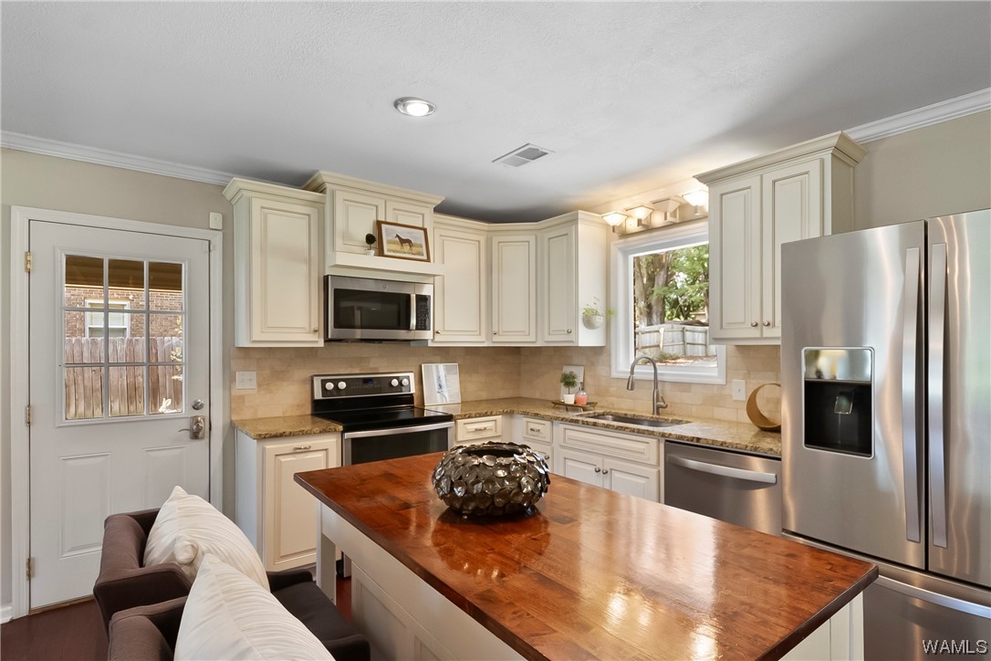 5208 APPLEWOOD Drive