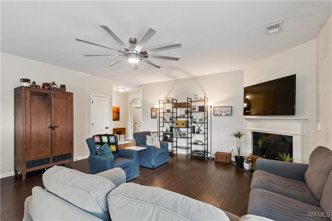 2746 Lily Circle