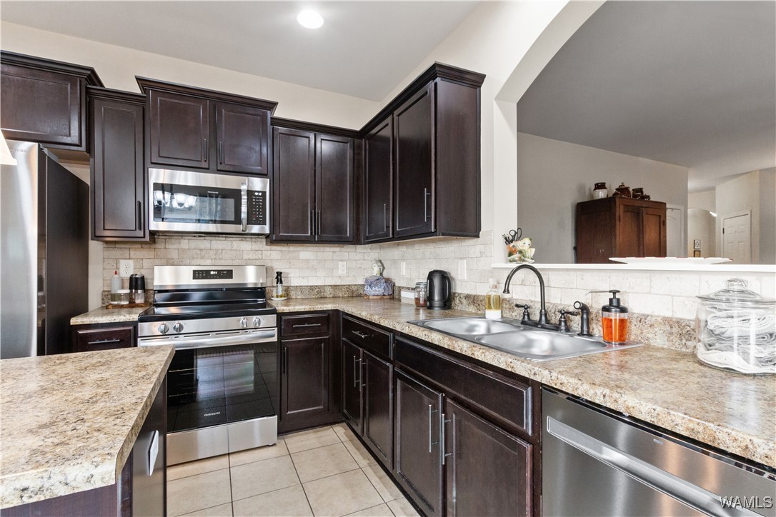 2746 Lily Circle