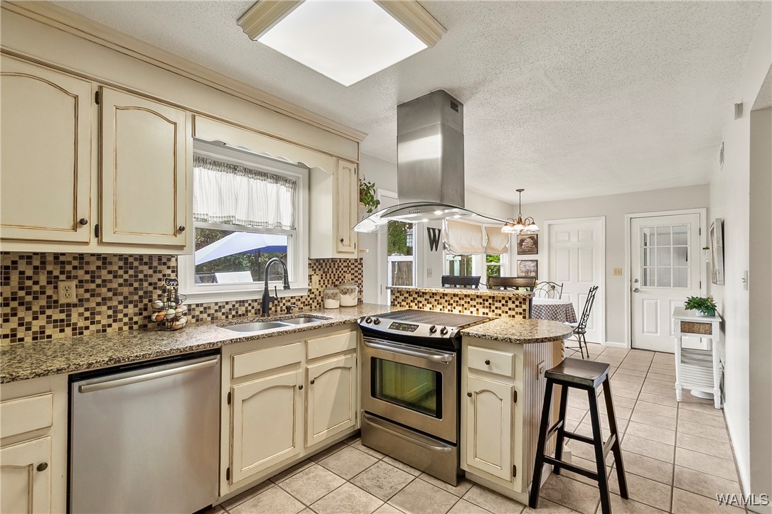 3411 Woodland Road