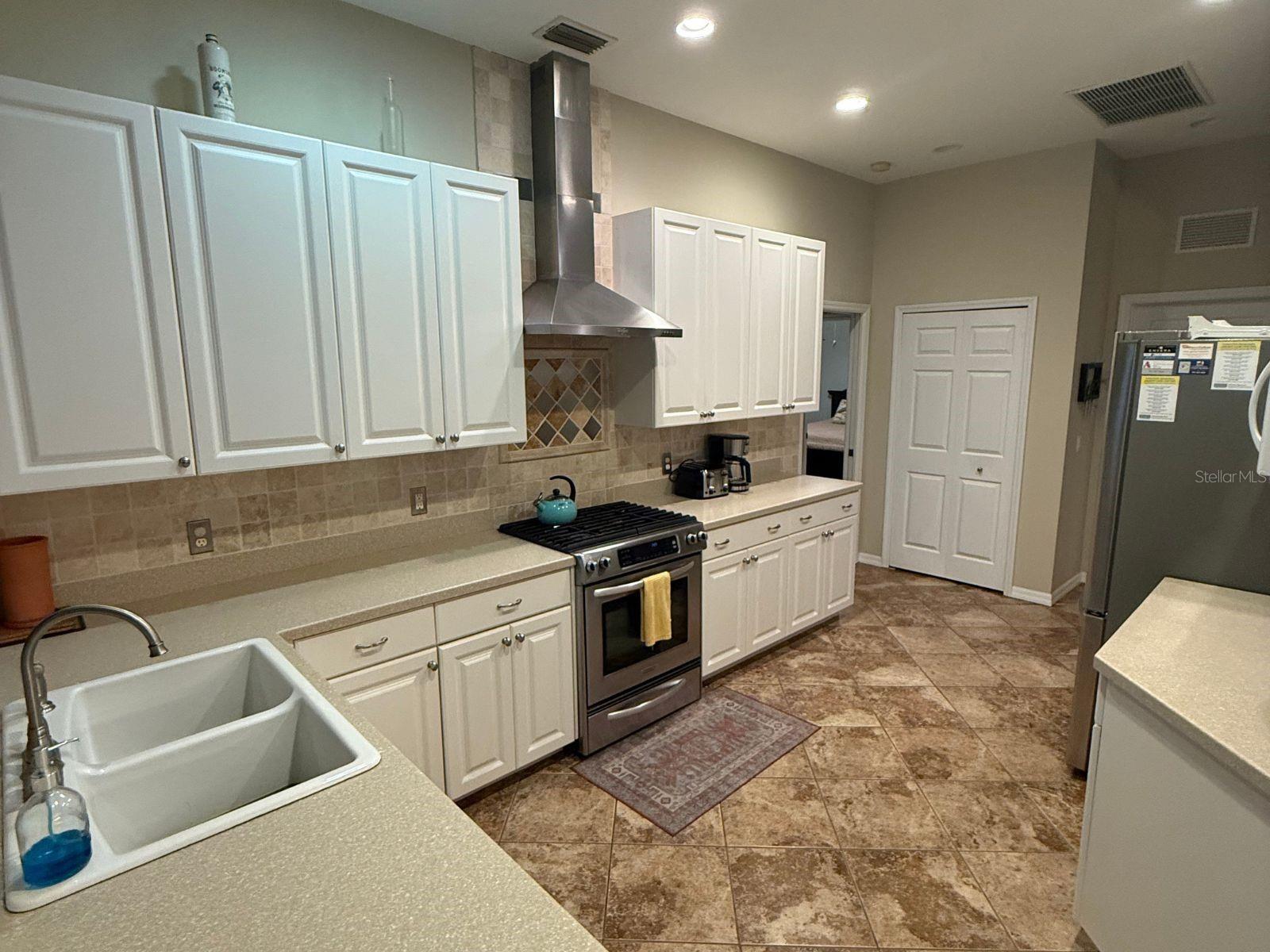 7714 ASHLEY CIR