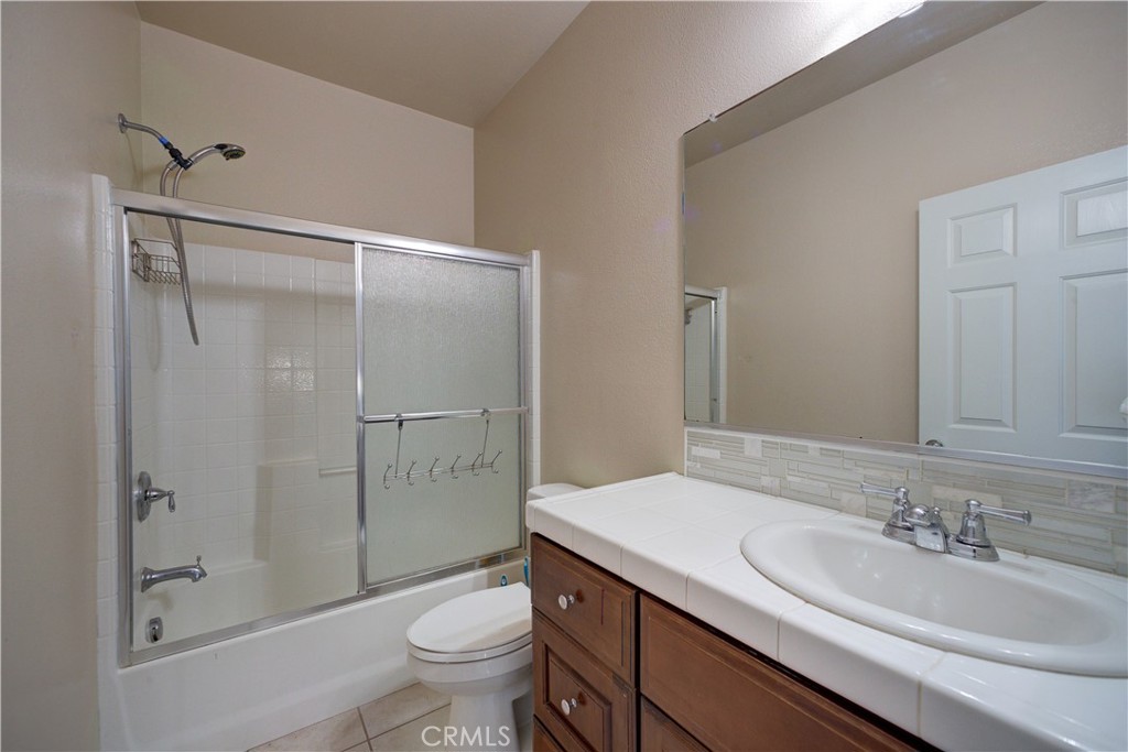 1517 S Syracuse Lane