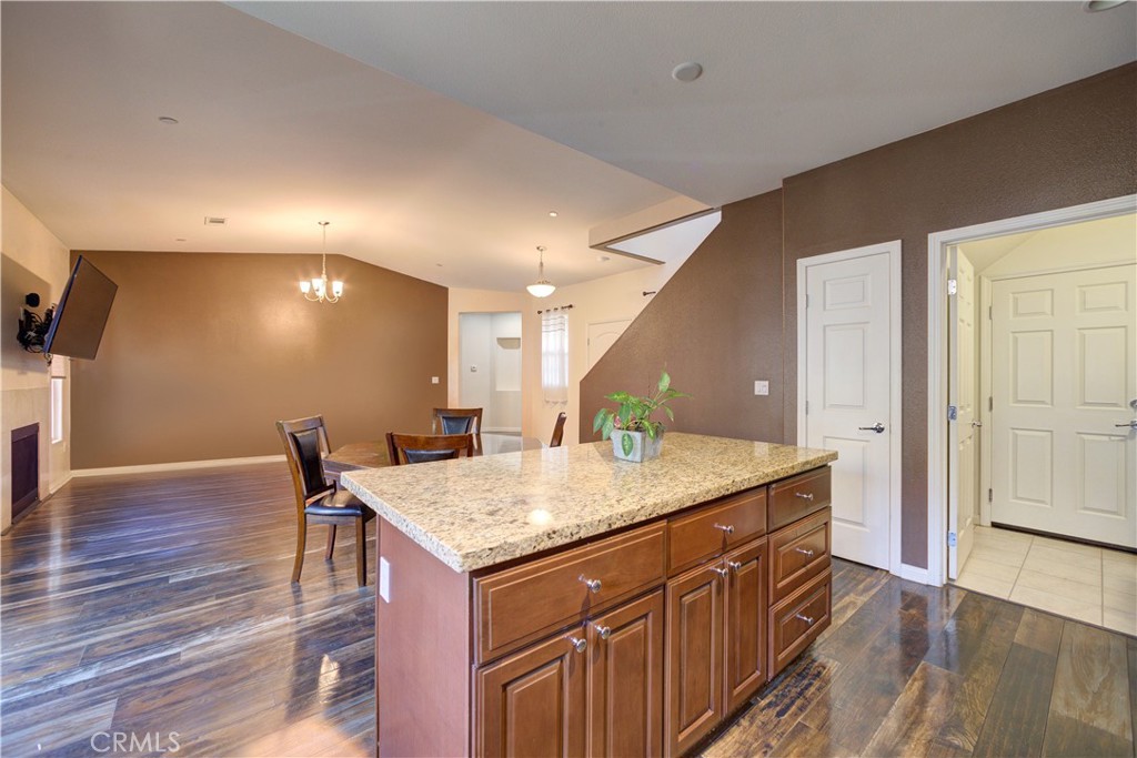 1517 S Syracuse Lane