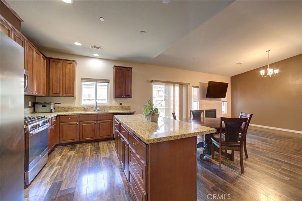 1517 S Syracuse Lane