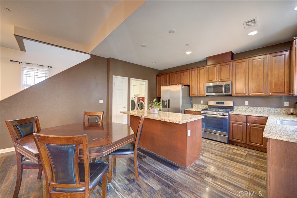 1517 S Syracuse Lane