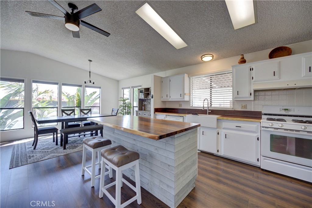 519 W Taylor Street 298C