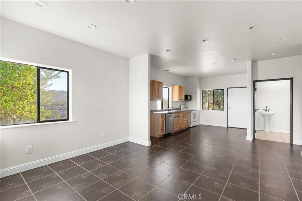 14790 Round Mountain