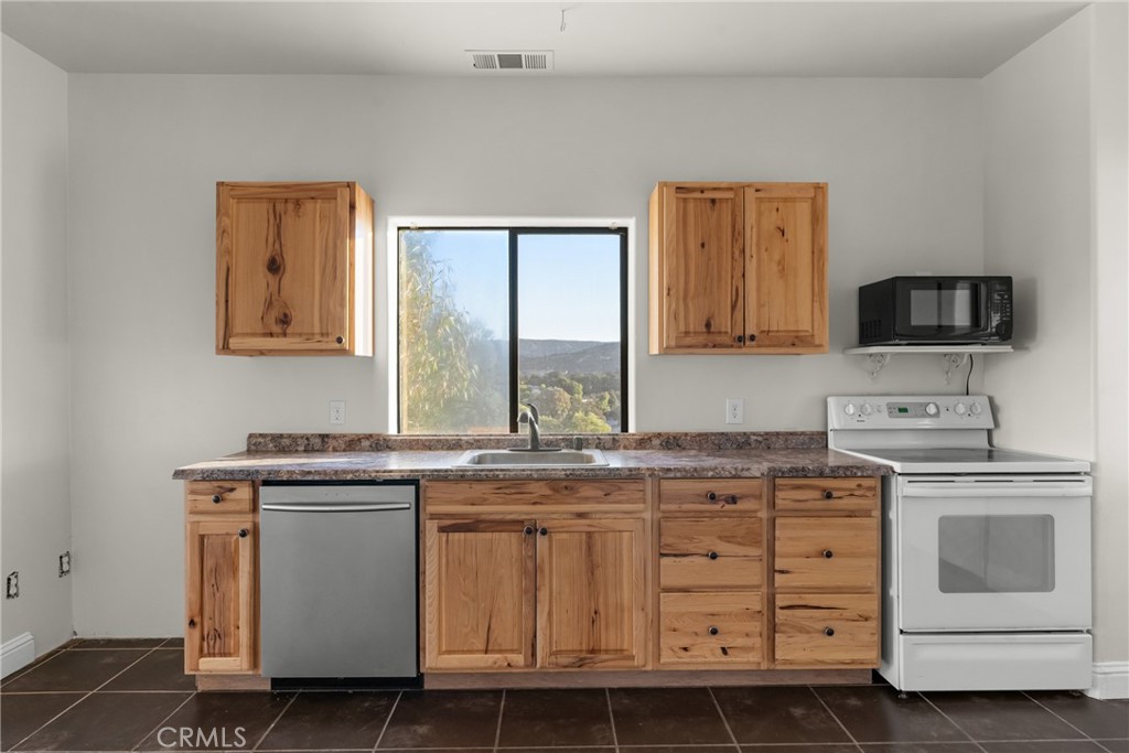 14790 Round Mountain