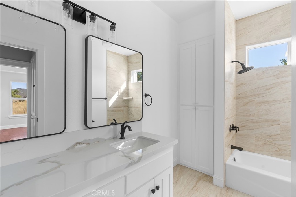 14790 Round Mountain