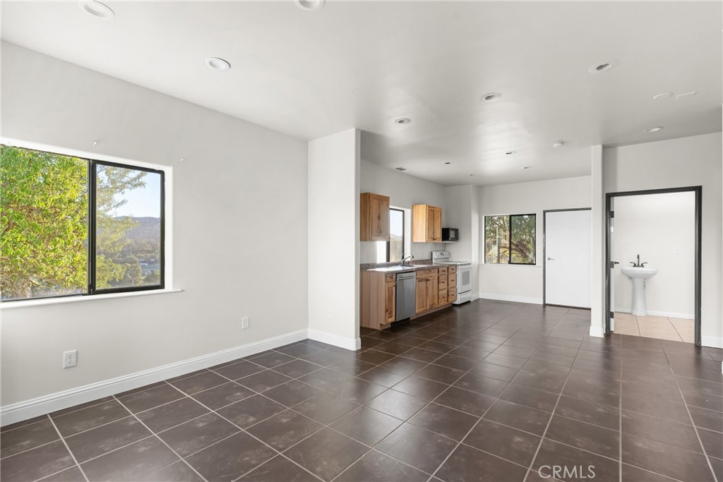 14790 Round Mountain