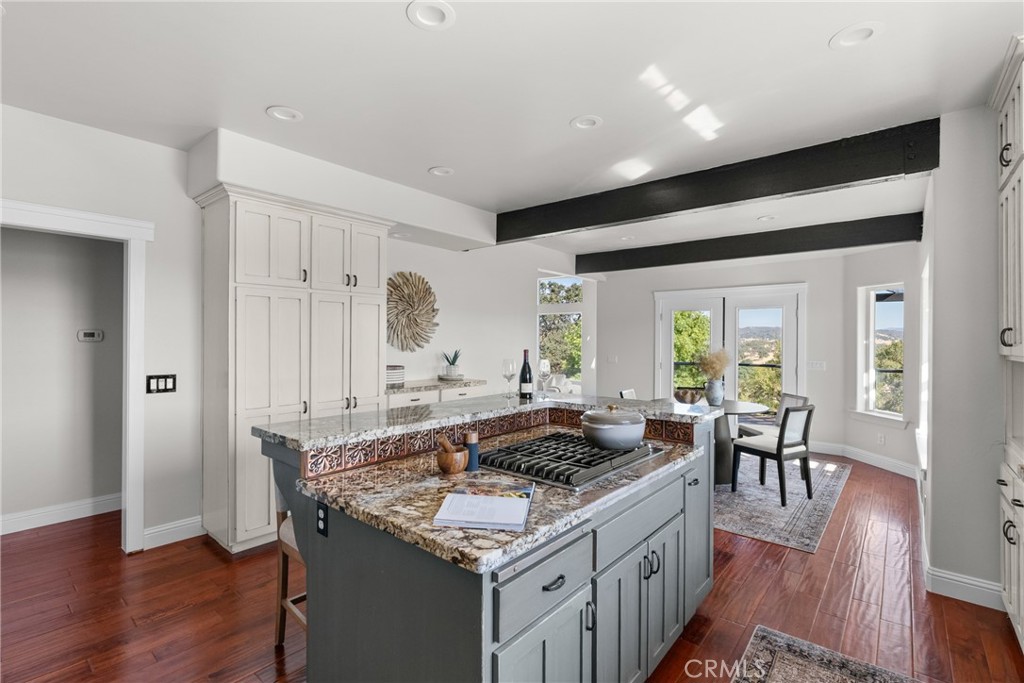 14790 Round Mountain