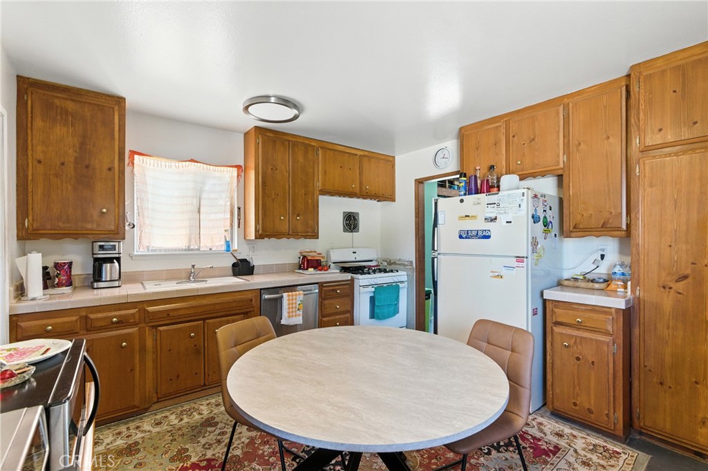 1408 W Walnut Avenue