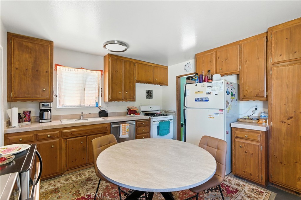 1408 W Walnut Avenue