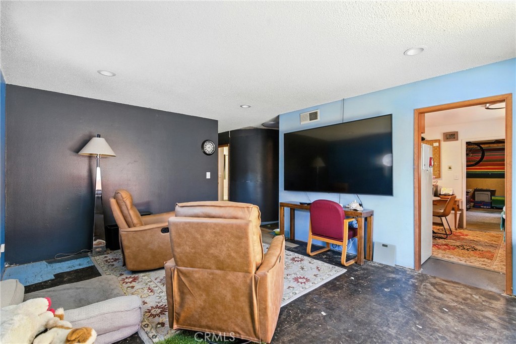 1408 W Walnut Avenue