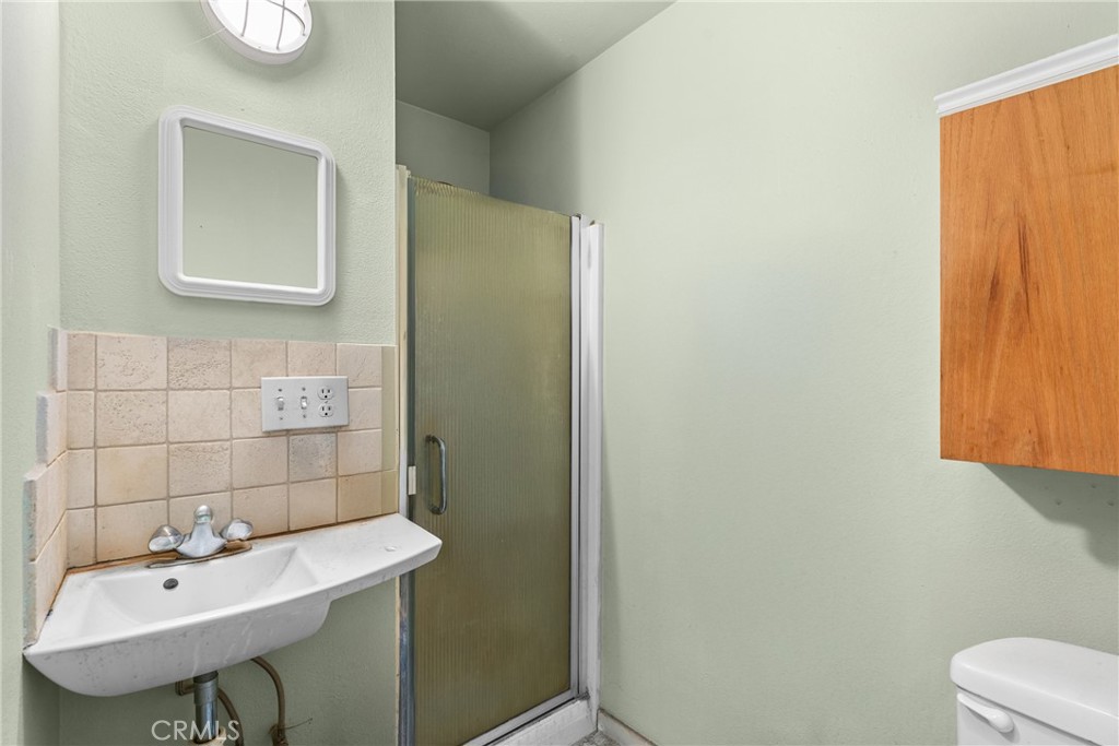 5920 Lone Pine Place