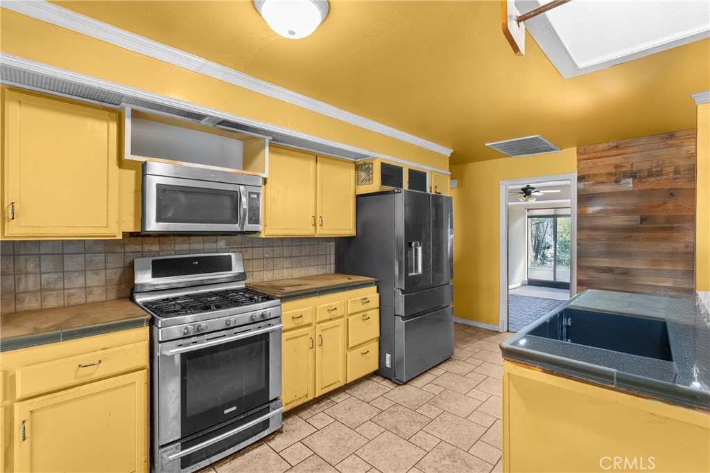 5920 Lone Pine Place