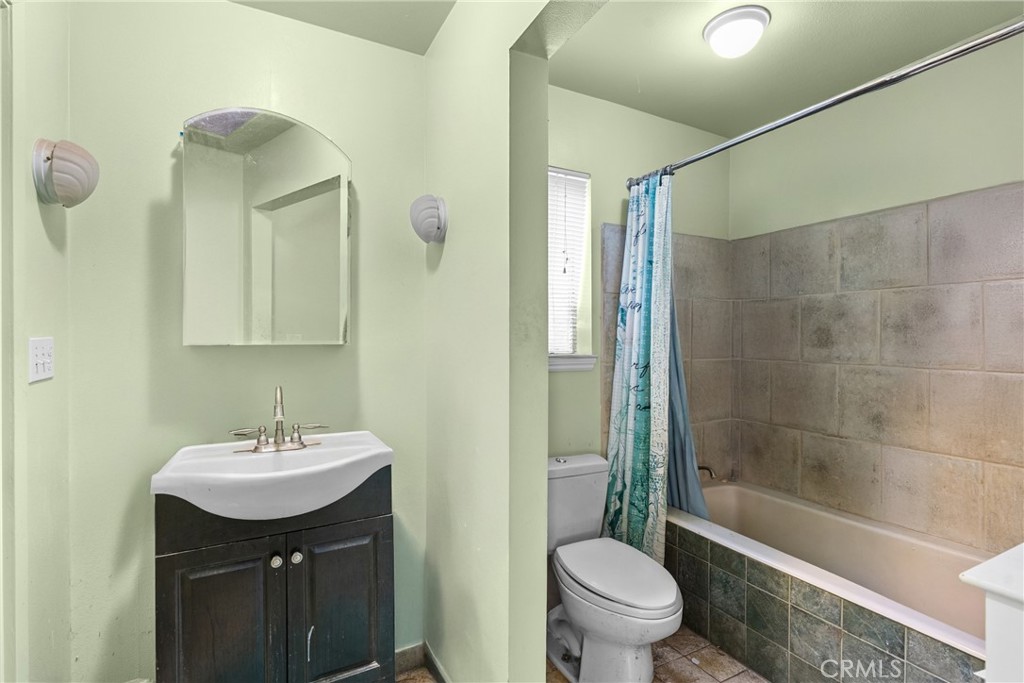 5920 Lone Pine Place