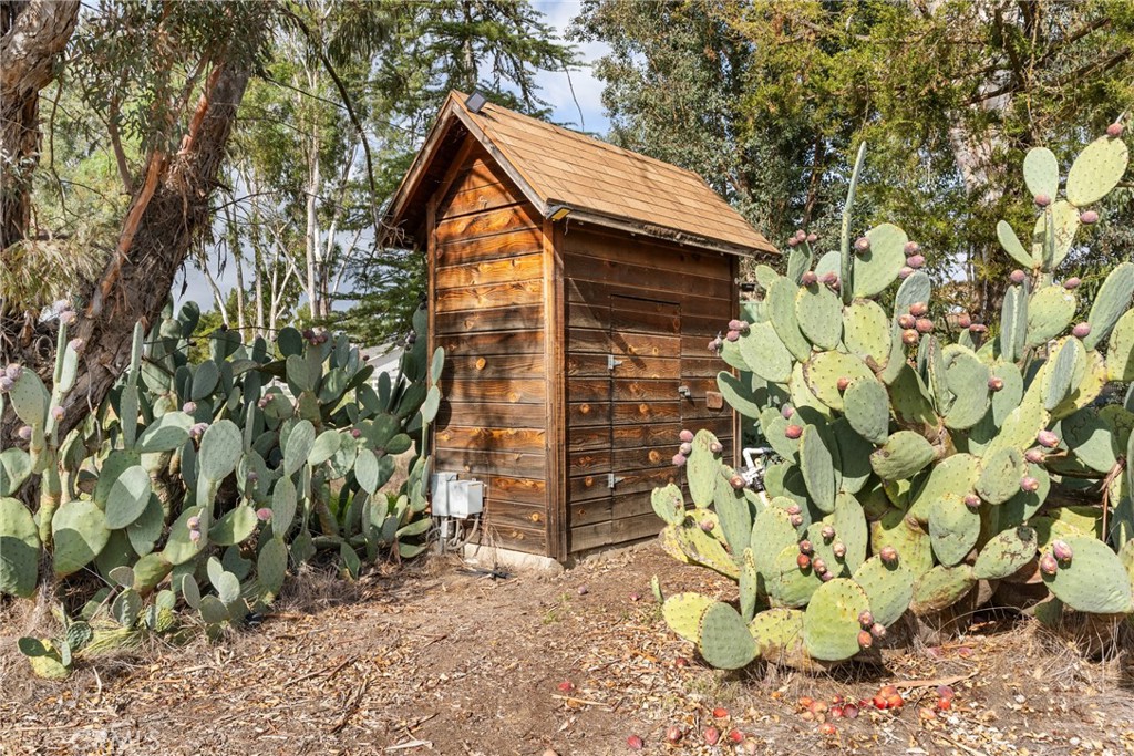 5920 Lone Pine Place