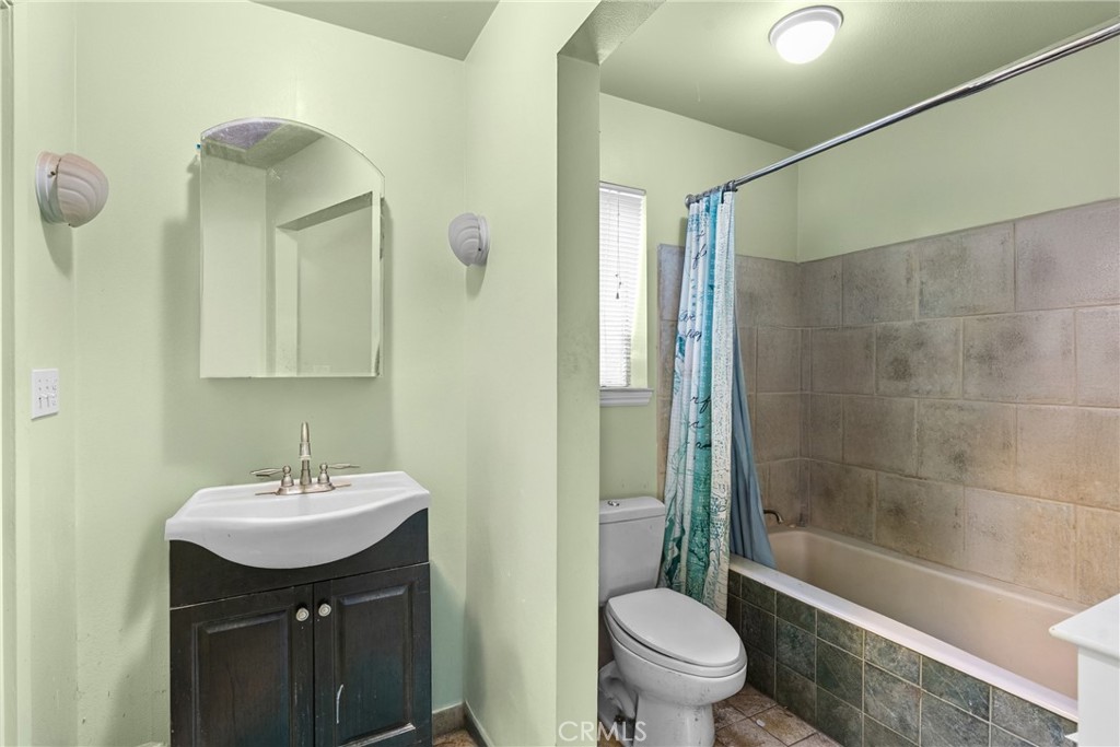 5920 Lone Pine Place