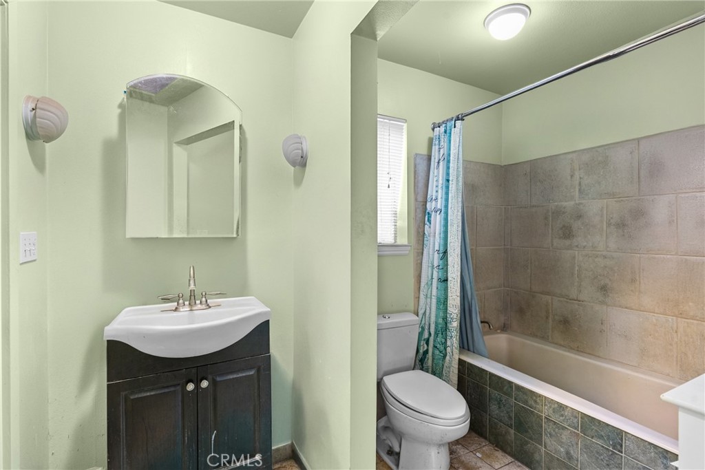 5920 Lone Pine Place