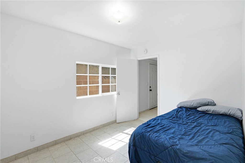 1121 E Lemon