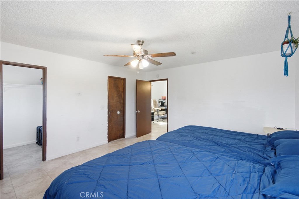 1121 E Lemon