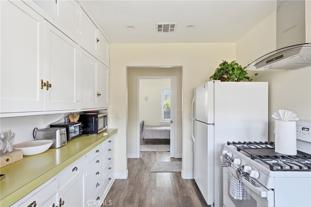 319 W Mission Street