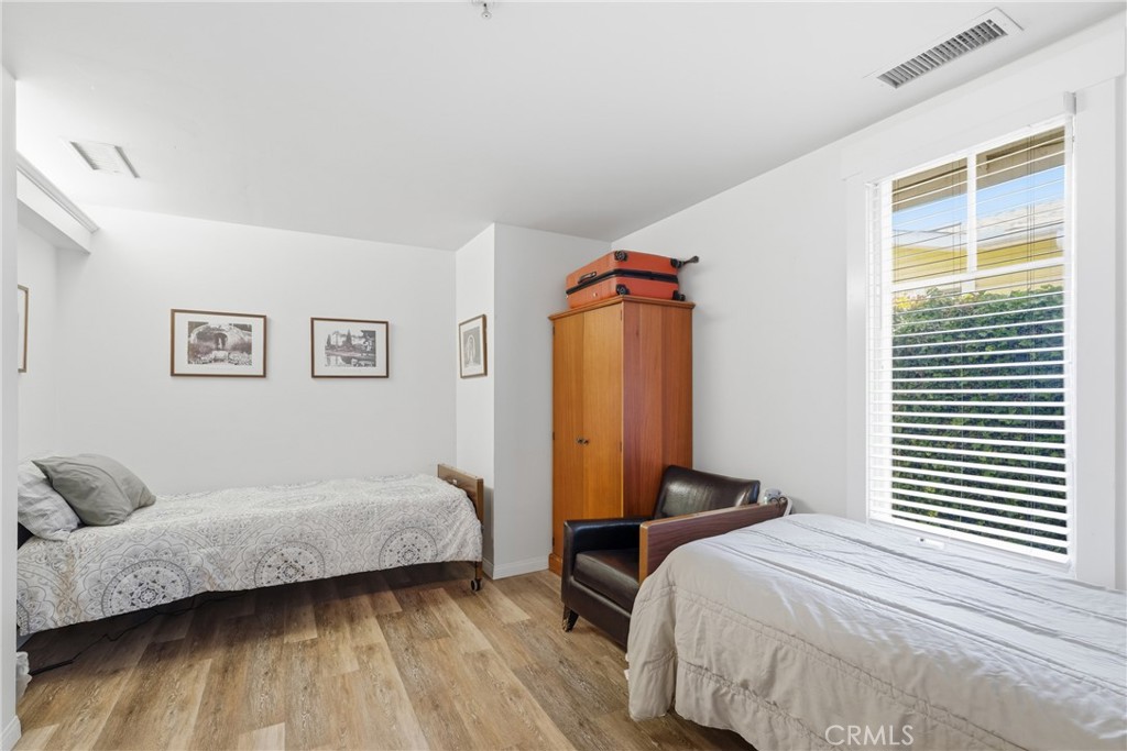 321 & 319 W Mission
