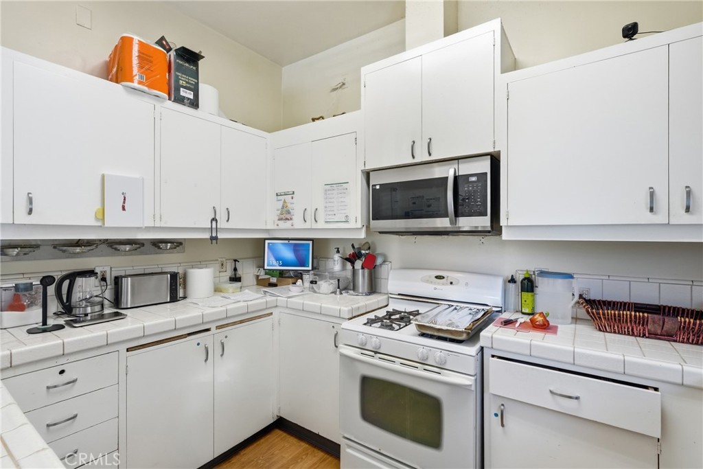 321 & 319 W Mission
