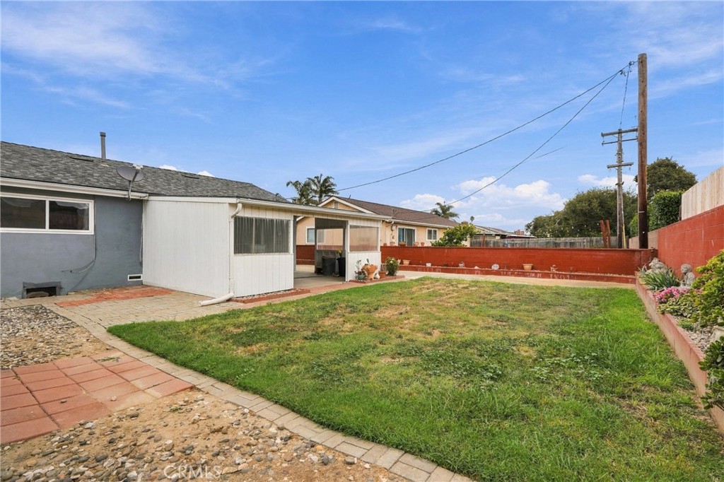 1412 W Nectarine Avenue