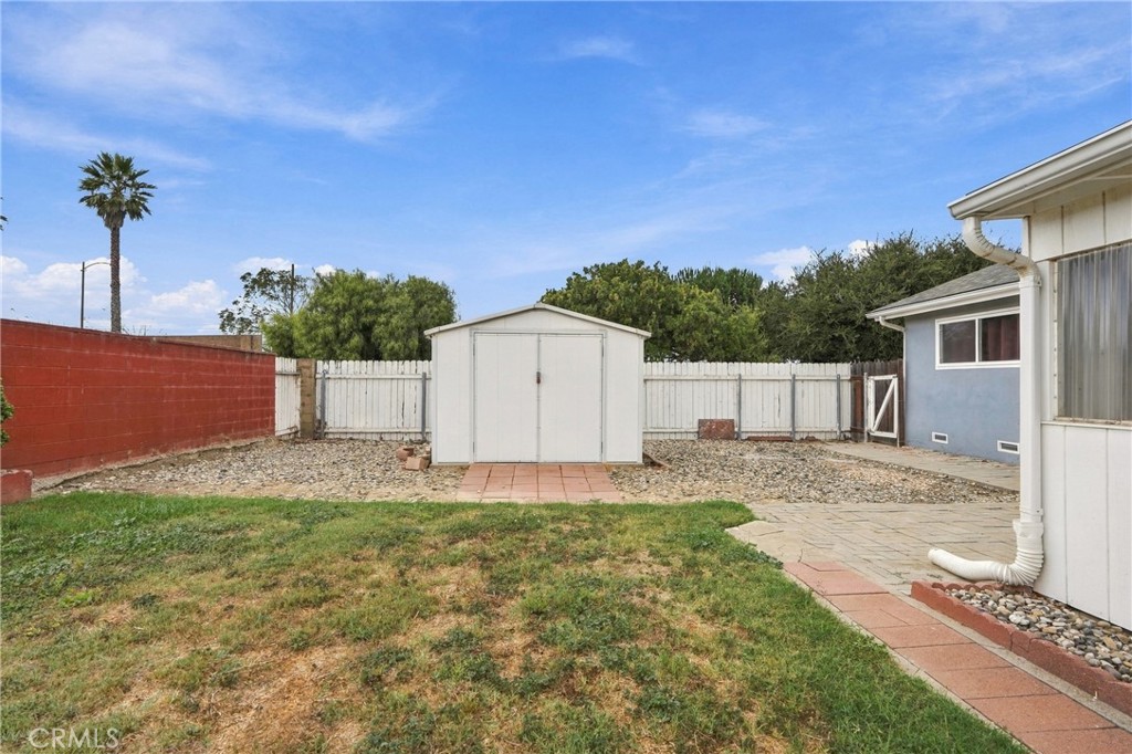 1412 W Nectarine Avenue
