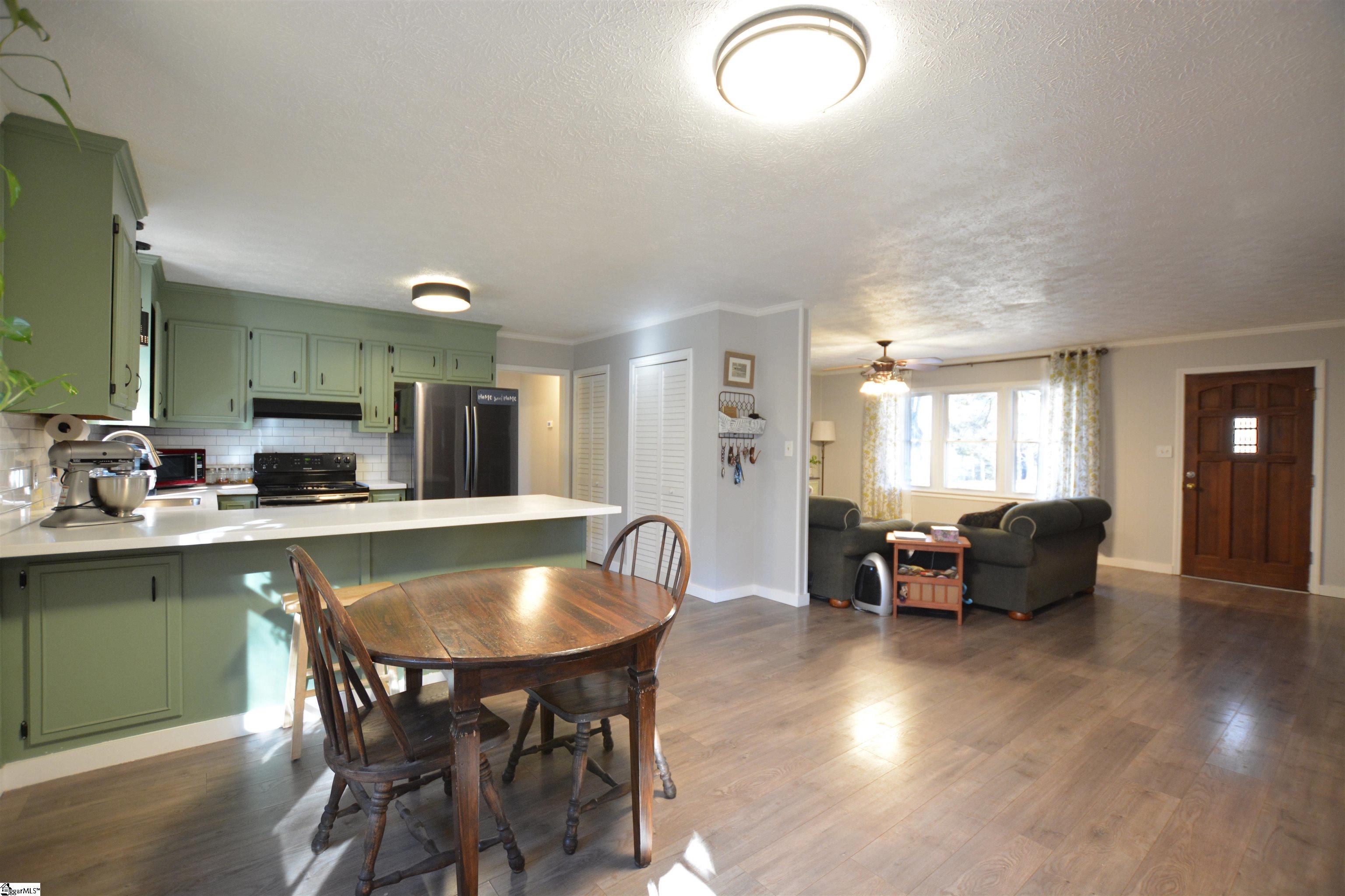 1202 Tall Oaks Circle