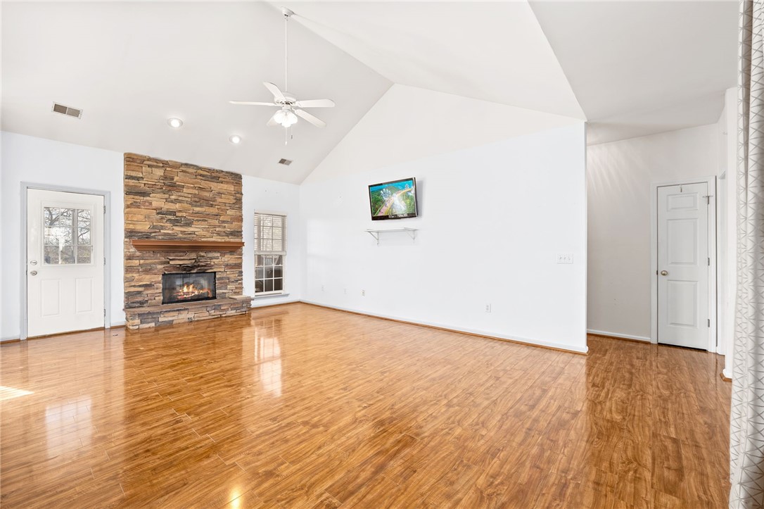 401 Walkingstick Way