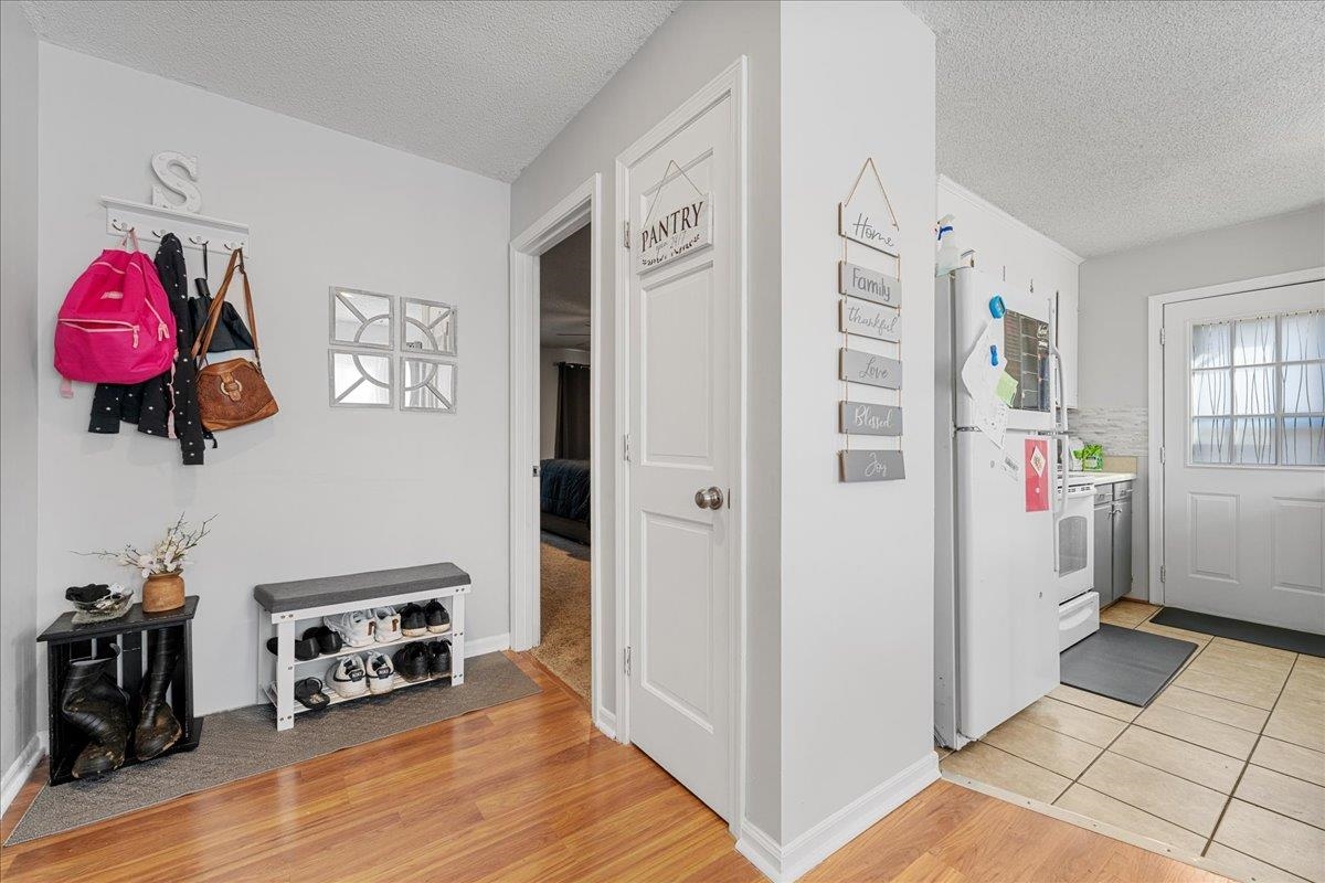 100 Fernande Drive