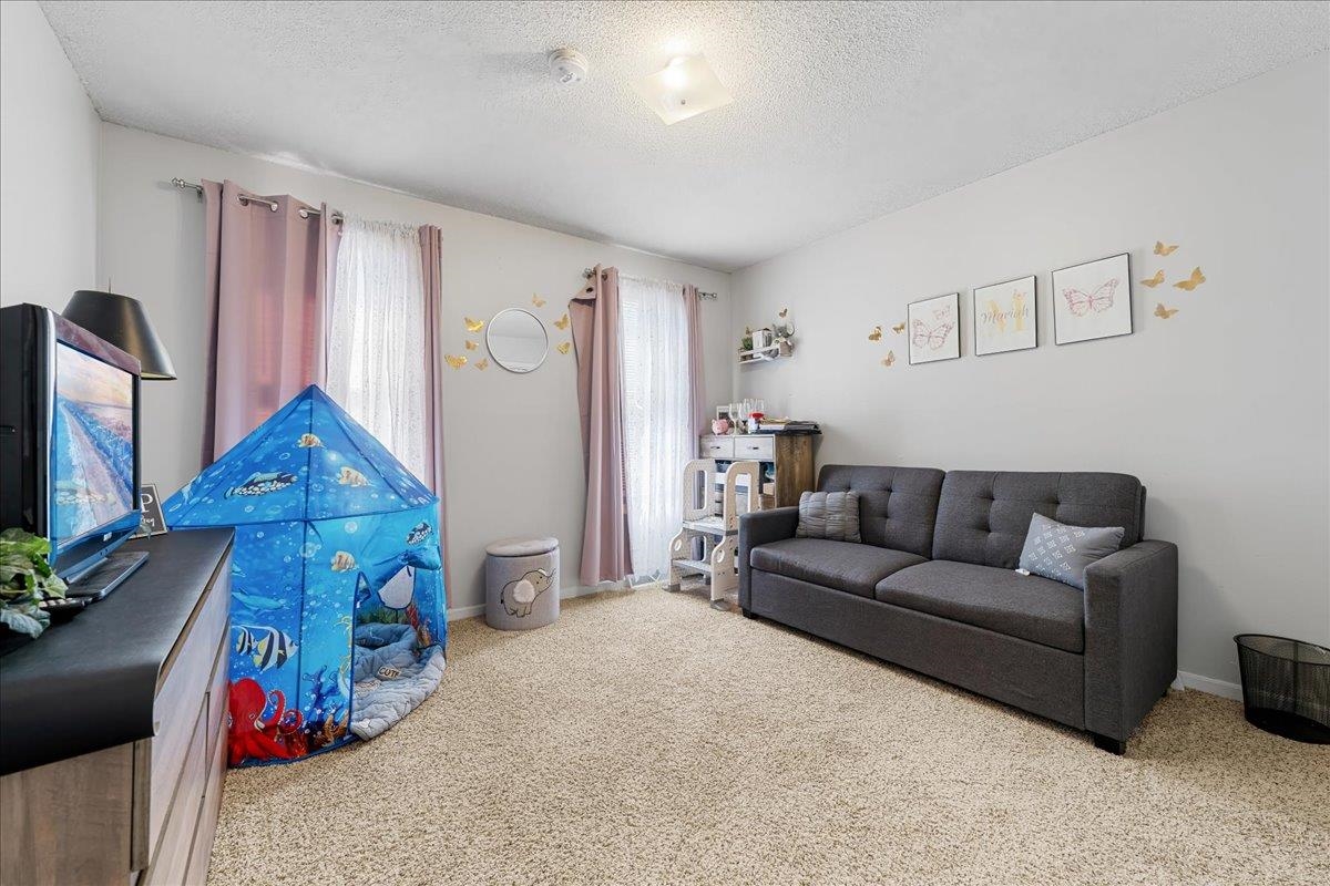 100 Fernande Drive