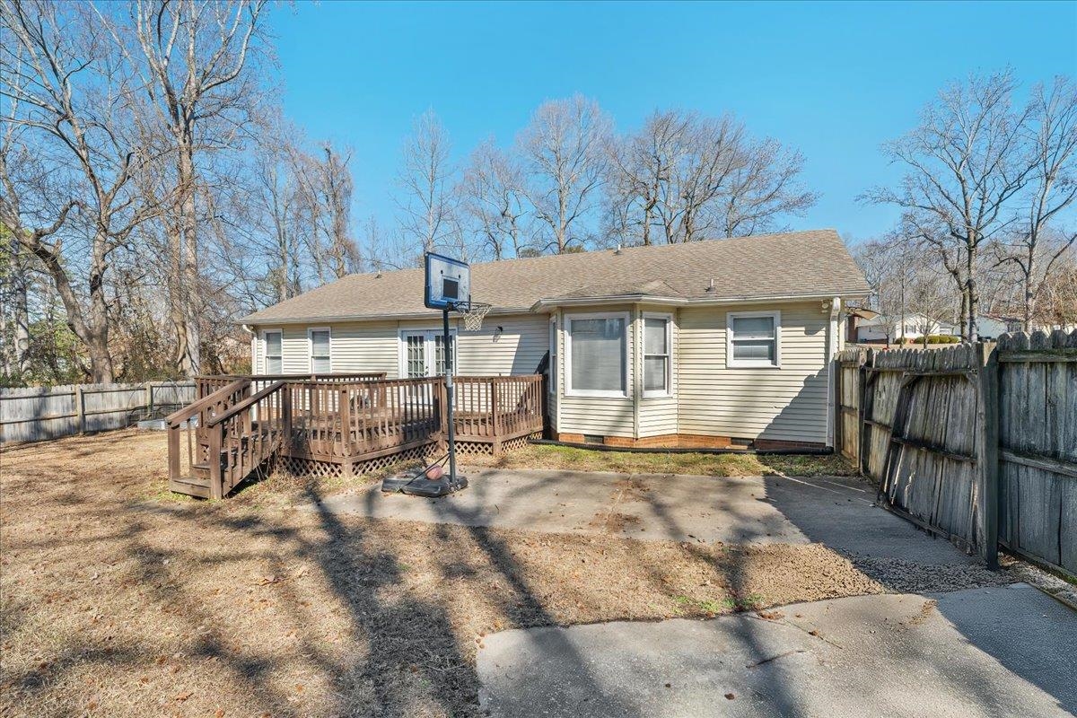 100 Fernande Drive