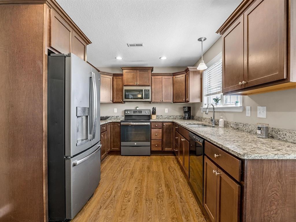 465 Peaksview Drive