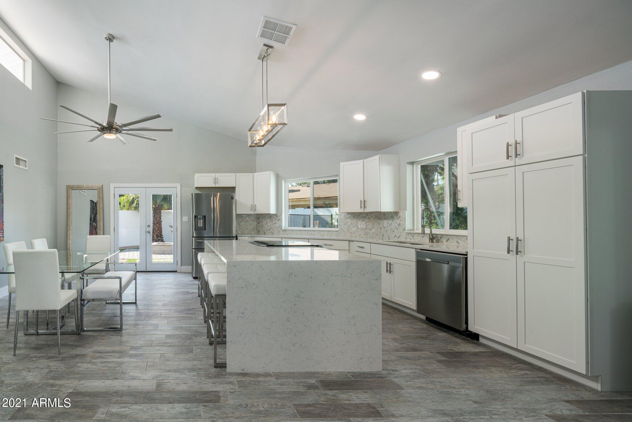 7740 E VALLEY VISTA Lane