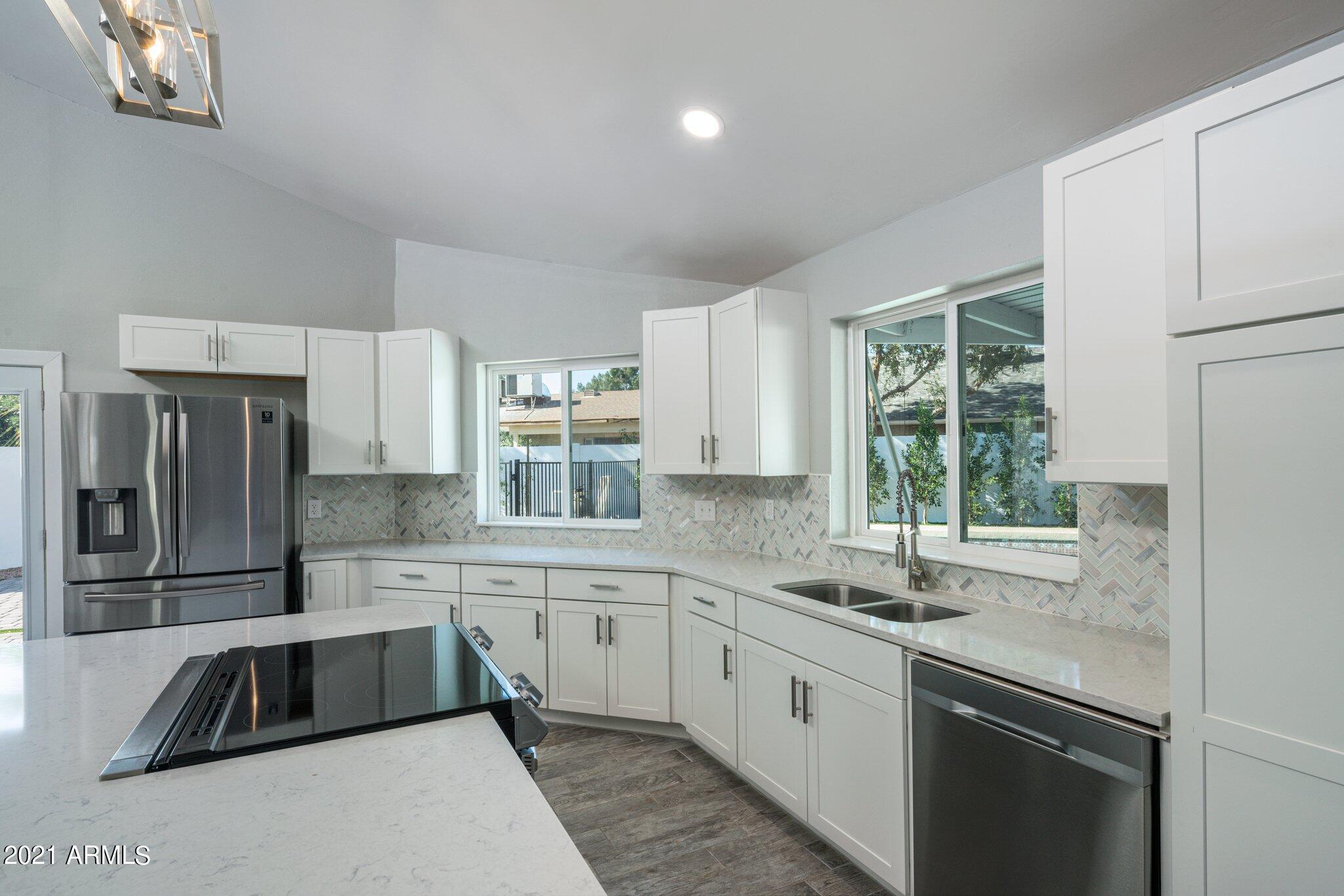 7740 E VALLEY VISTA Lane